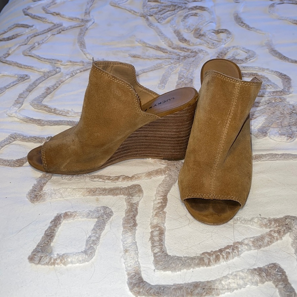 Lucky brand slides
